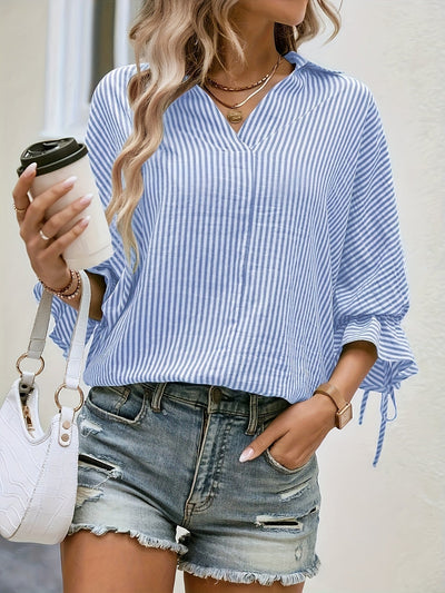 Camilla | Stripete bluse med v-hals og knyting