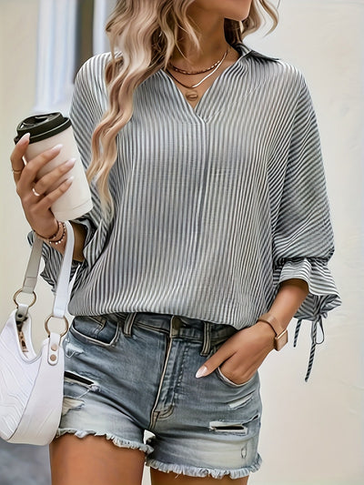 Camilla | Stripete bluse med v-hals og knyting
