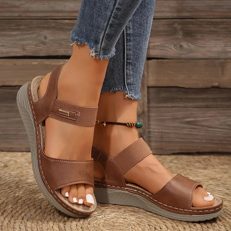 Carmen | Elegante sommersandaler med kilehæl