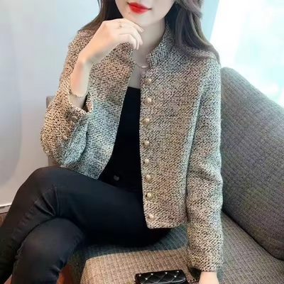 Elsa | Elegant svart blazer med gullknapper