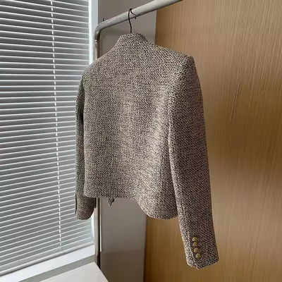 Elsa | Elegant svart blazer med gullknapper