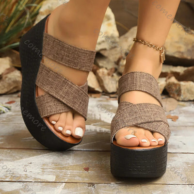 Mia | Kilehæl-sandaler med kryssrem for sommer