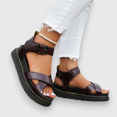 Mia | Sporty sandaler med elegant design