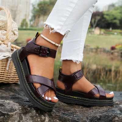 Mia | Sporty sandaler med elegant design