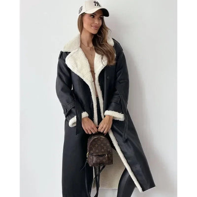 Monica | Elegant svart vinterkåpe med belte