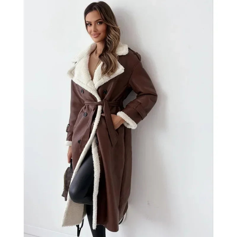 Monica | Elegant svart vinterkåpe med belte