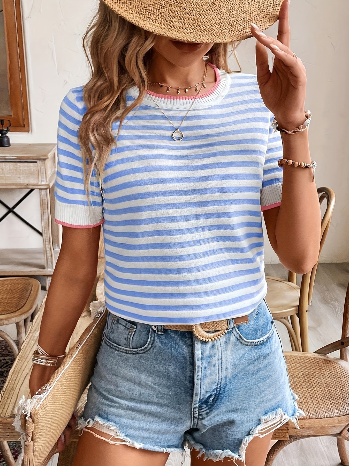 Thea | Sommerlig topp med lyse striper og rosa detaljer