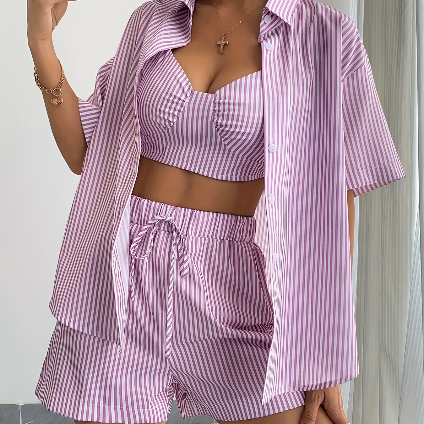 Viola | Stripete sommerset med cami, shorts og skjorte