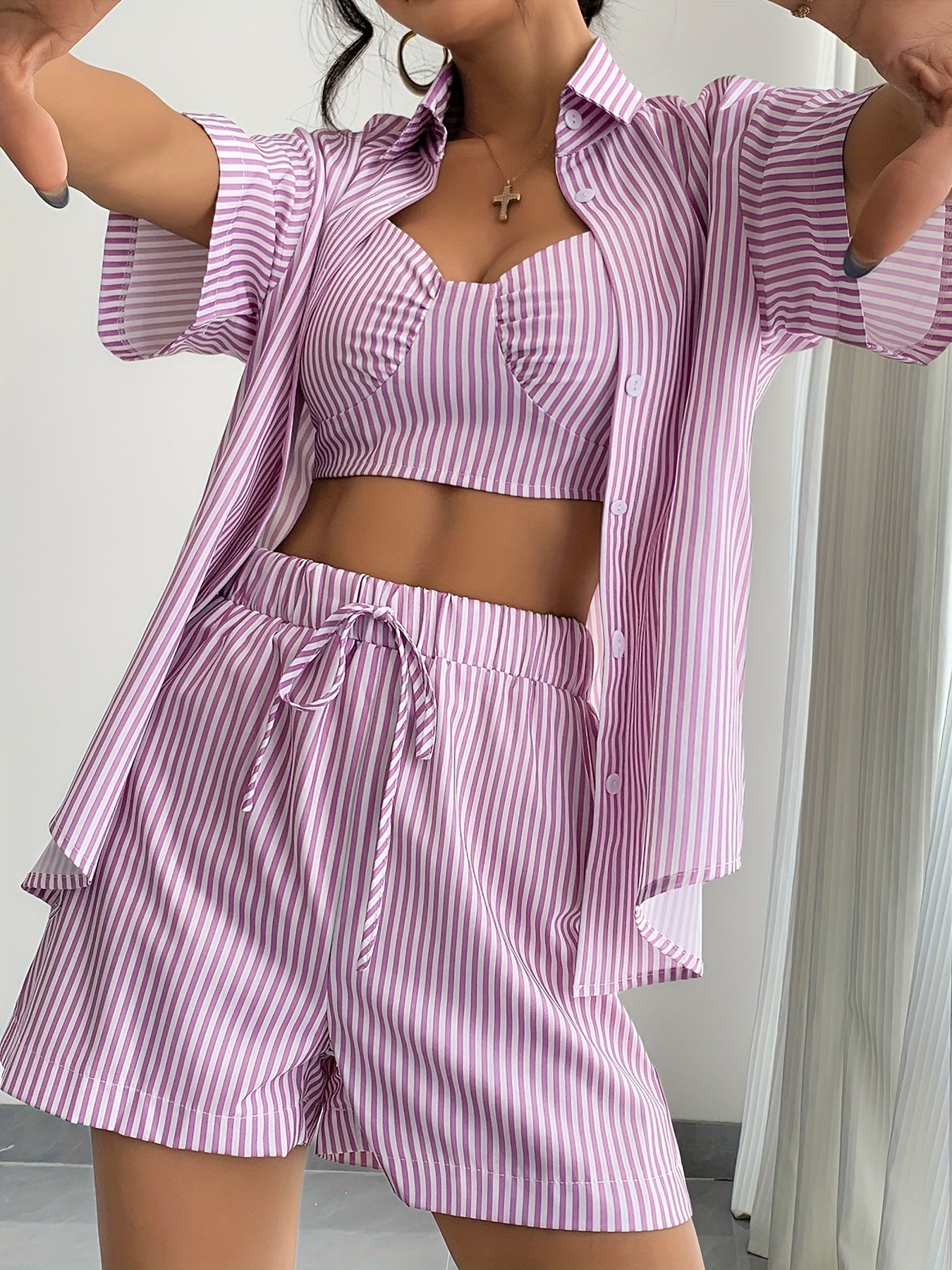 Viola | Stripete sommerset med cami, shorts og skjorte
